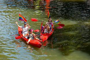 经济型三双！曾繁日全场11中4 贡献10分13篮板11助攻